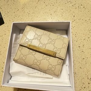 Gucci Trifold wallet beige